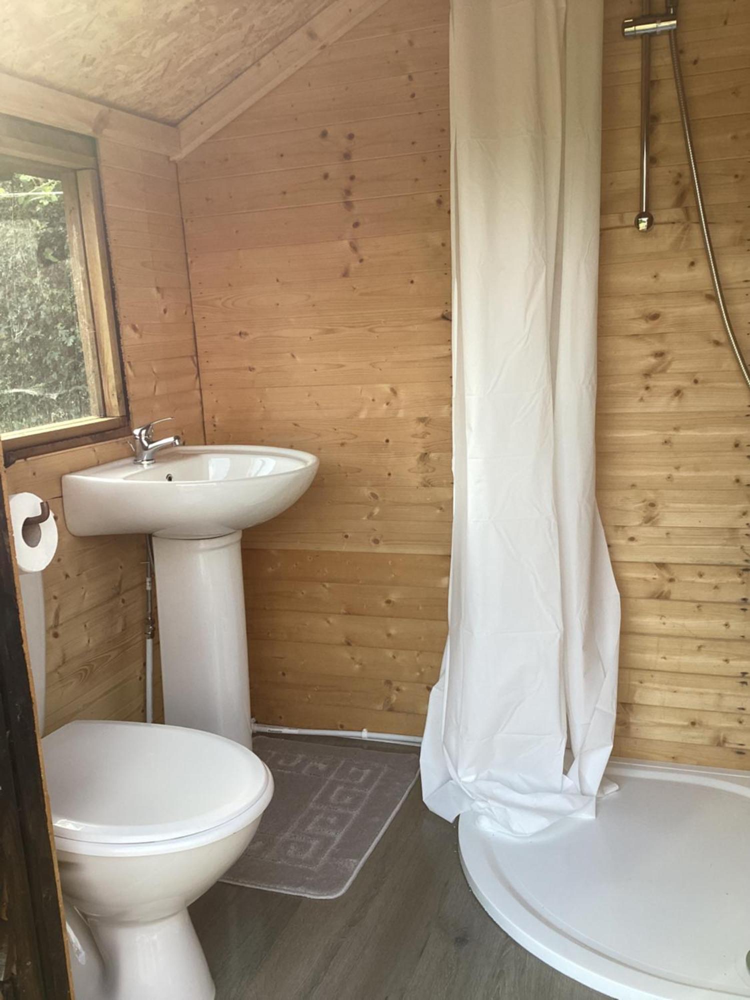 로섬 Vigo Retreat Boat Yurt B&B 외부 사진